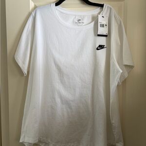 NWT Nike Women’s cotton Tshirt